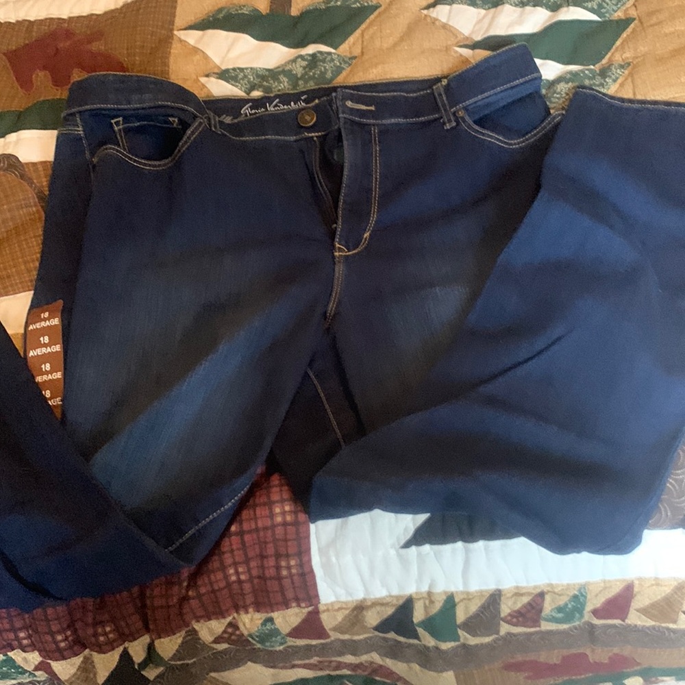 Womens curvy skinny size 18 jeans. NWT average length. Dark blue